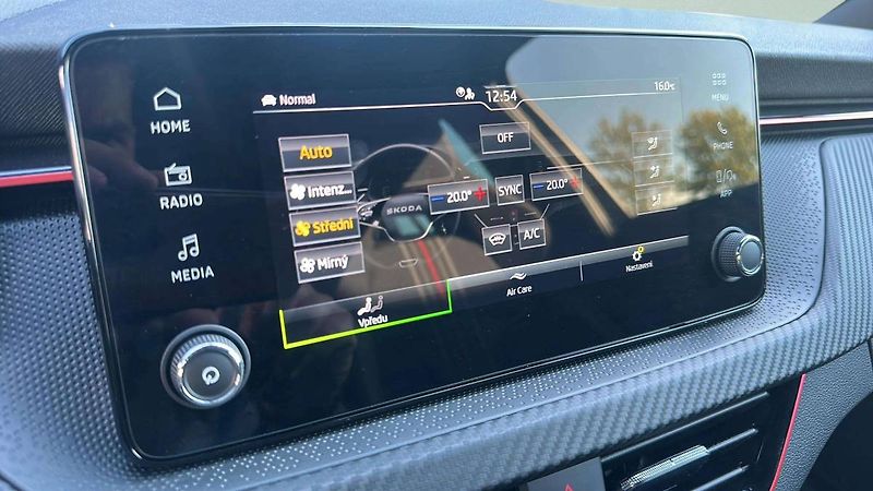 Škoda Kamiq Monte Carlo 1,0 TSI 85kW MT6/5 - fotka 14 z 26