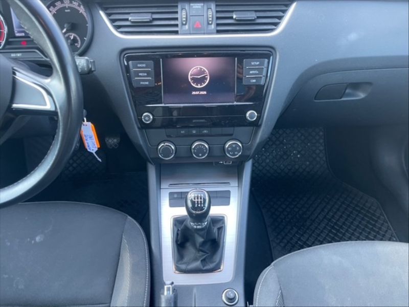 Škoda Octavia 1,5 TSI Ambition - fotka 10 z 11