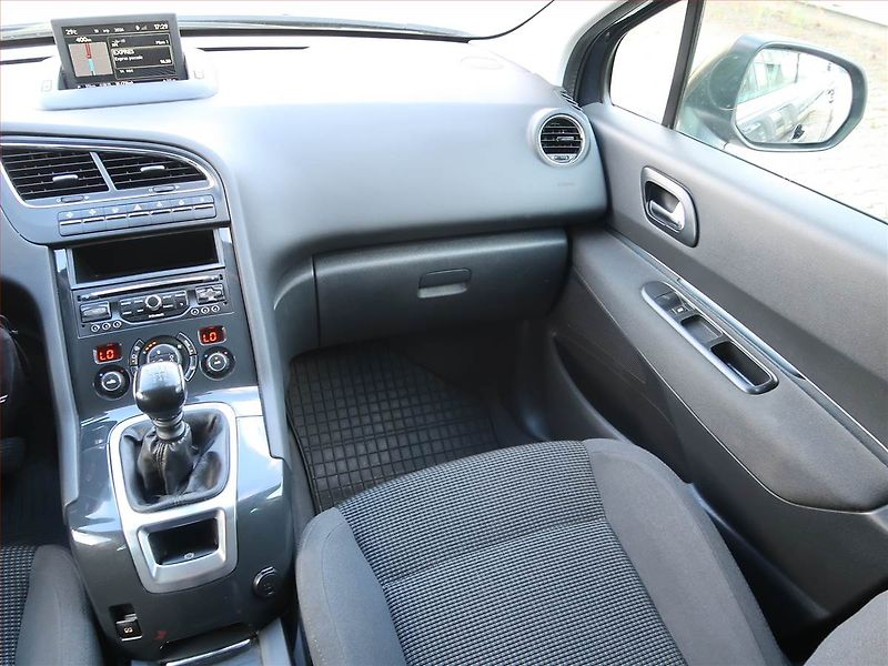 Peugeot 5008 (2013) 1.6 THP, Navi, Xenony - fotka 8 z 16