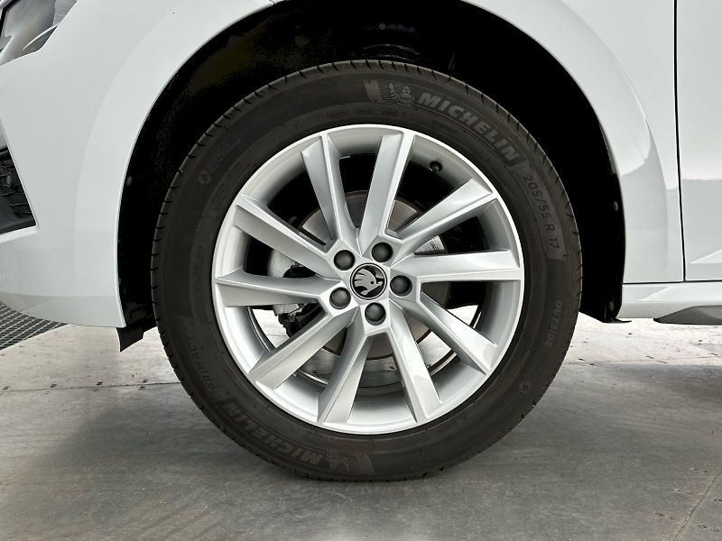 Škoda Kamiq (2025) DSG 1.0TSI 85kW Top Selection - fotka 32 z 32