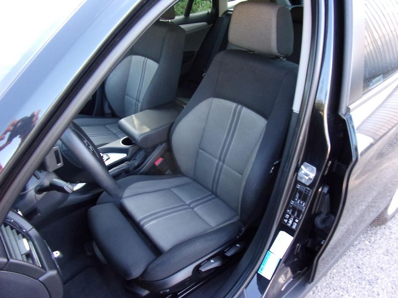 BMW X1 (2015) xDRIVE18d 105kW 1.MAJITELKA ČR - fotka 15 z 23