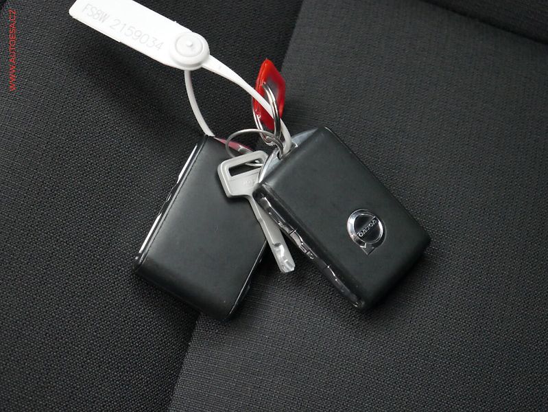Volvo V90 (2018) 2.0D, LED, TZ, park.asist - fotka 27 z 27
