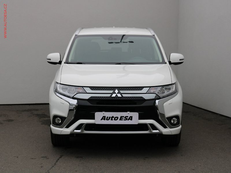 Mitsubishi Outlander (2016) 2.0 4x4, AT - fotka 2 z 3