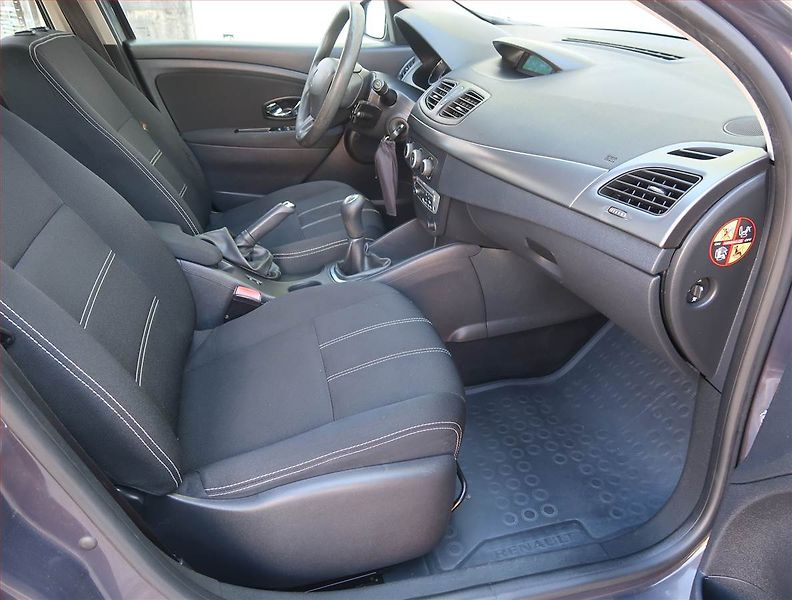 Renault Fluence (2014) 1.6 16V, Tempomat - fotka 9 z 15