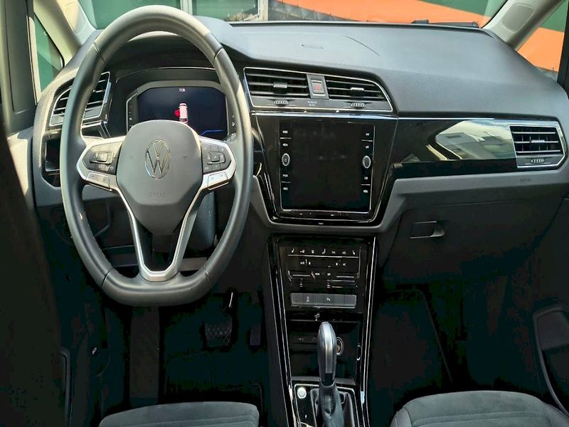 Volkswagen Touran (2023) HIGHLINE 2.0TDI 110KW DSG ZÁRU - fotka 21 z 21