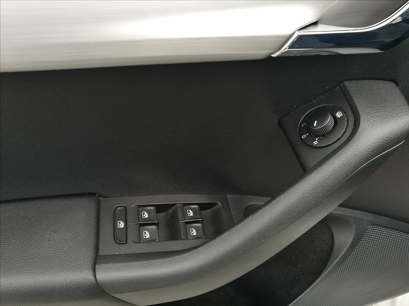 Škoda Octavia 1,5 TSi 1.majitel kombi - fotka 12 z 21