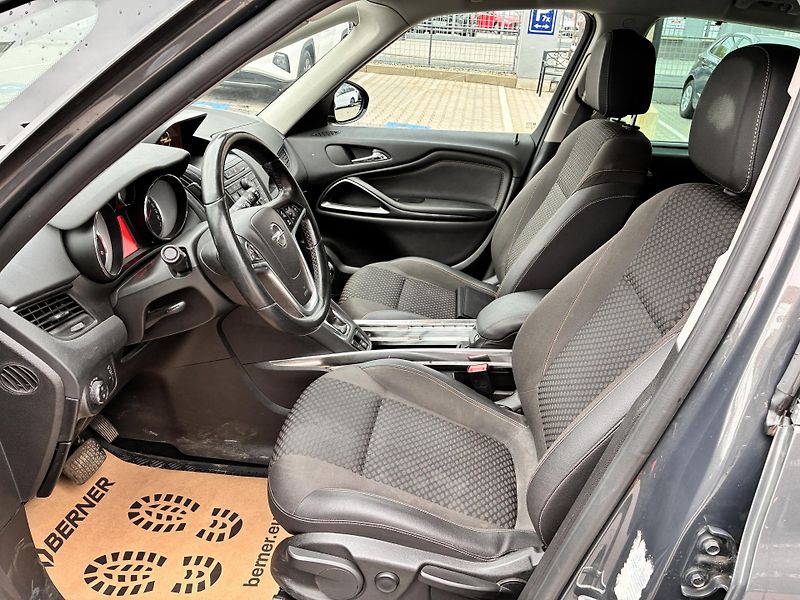 Opel Zafira Tourer 2.0CDTi 125kW AT 7MÍST - fotka 11 z 29