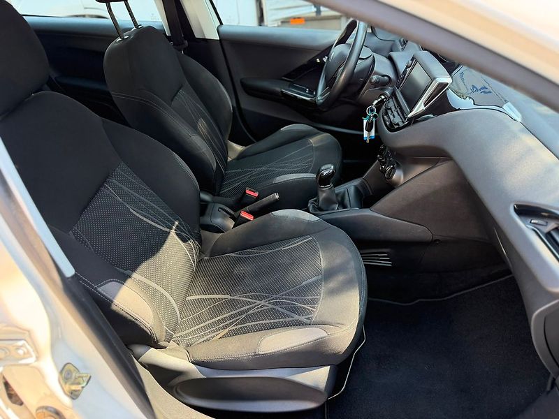 Peugeot 208 ACTIVE 1.4HDi 75 MAN5 - fotka 9 z 27