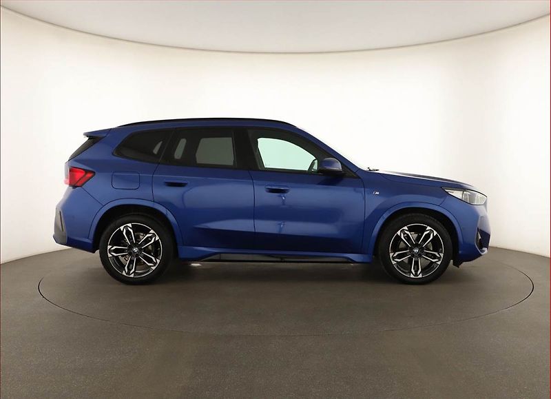 BMW X1 (2024) sDrive18d - fotka 6 z 18