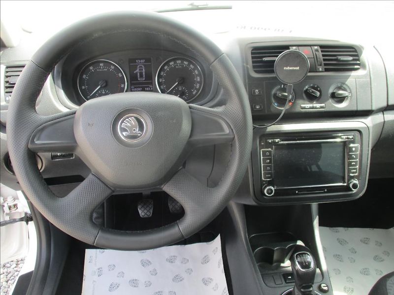Škoda Fabia 1,4 i 16v, klima,servis,tažné, - fotka 14 z 34
