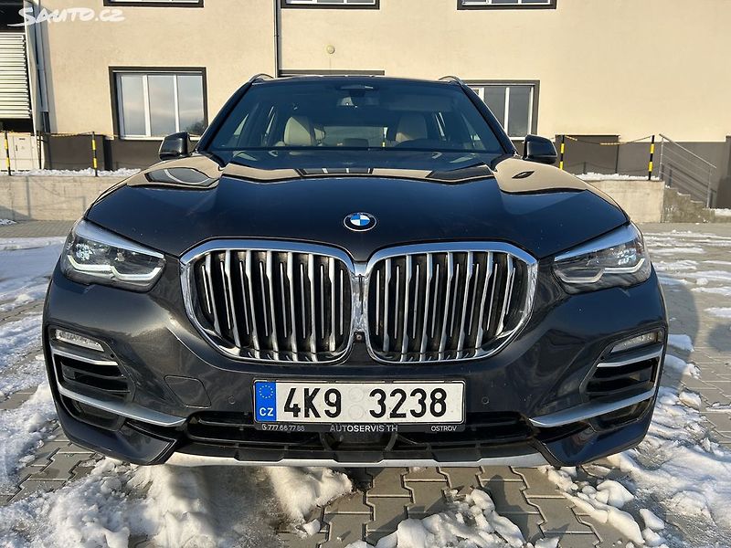 BMW X5 (2019) xDrive 40i - fotka 2 z 25