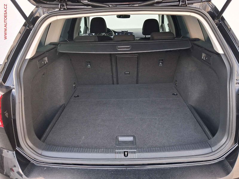 Volkswagen Golf (2020) 2.0 TDi, R-Line, DSG, navi - fotka 7 z 20