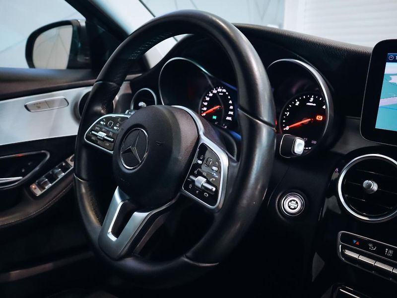 Mercedes-Benz Třídy C C 220d 4MATIC kombi - fotka 23 z 28