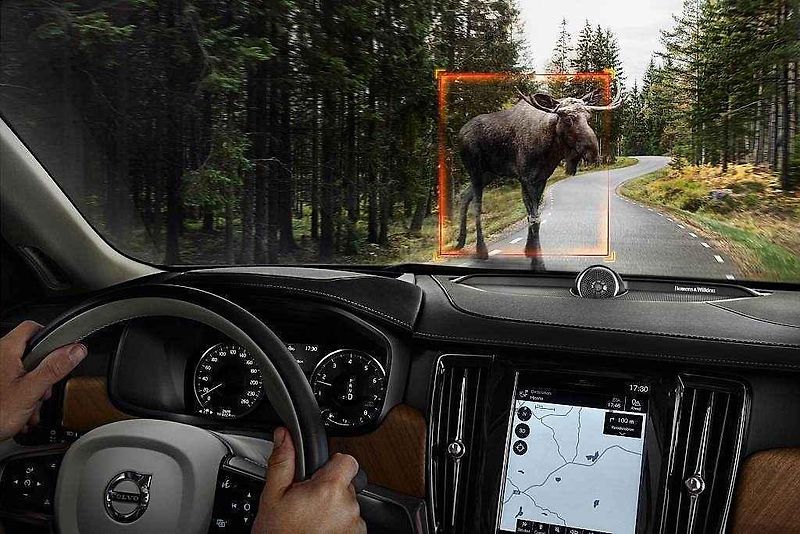 Volvo S90.