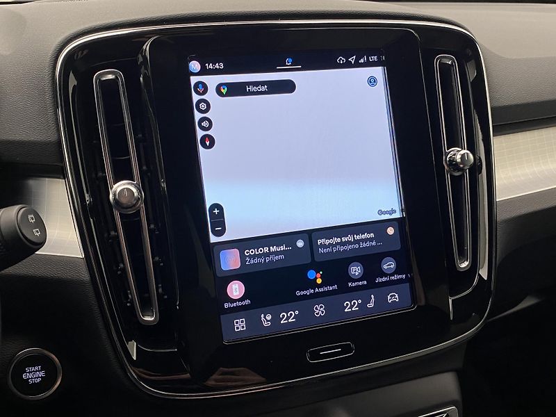 Volvo XC40 (2025) B3 AUT DARK PLUS - fotka 38 z 64