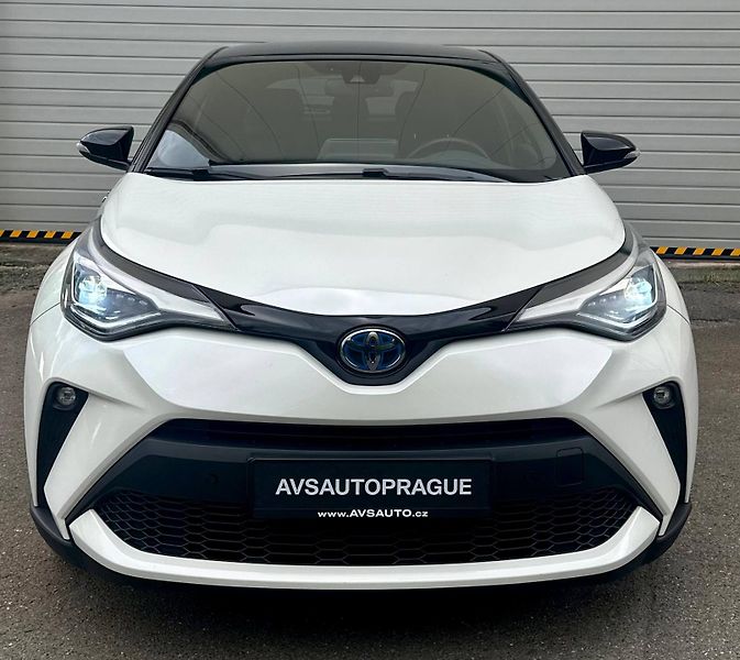 Toyota C-HR (2020) 2.0 HYBRID 112KW AUT 2020 - fotka 2 z 34