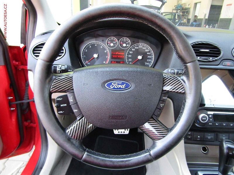 Ford Focus (2007) 1.6i, AC, výhřev sed - fotka 18 z 20