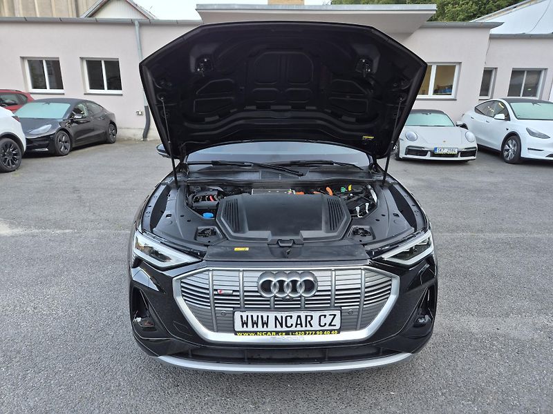 Audi e-tron 55 QUATTRO 300kw S LINE SOH92% - fotka 18 z 44