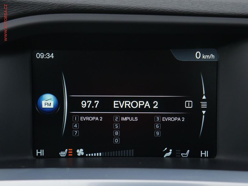 Volvo V60 (2016) 2.4 D4 4x4, ČR, Cross - fotka 17 z 23