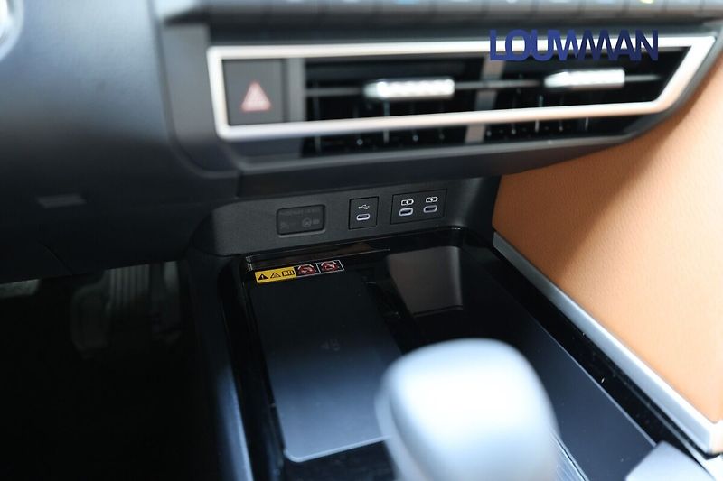 Toyota Camry 2.5  HEV CVT Prestige - fotka 13 z 29