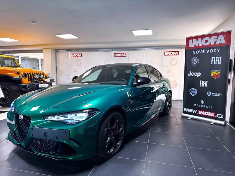 Alfa Romeo Giulia (2026) 2.9 V6 BiTurbo 520k QV Carbon - fotka 3 z 26