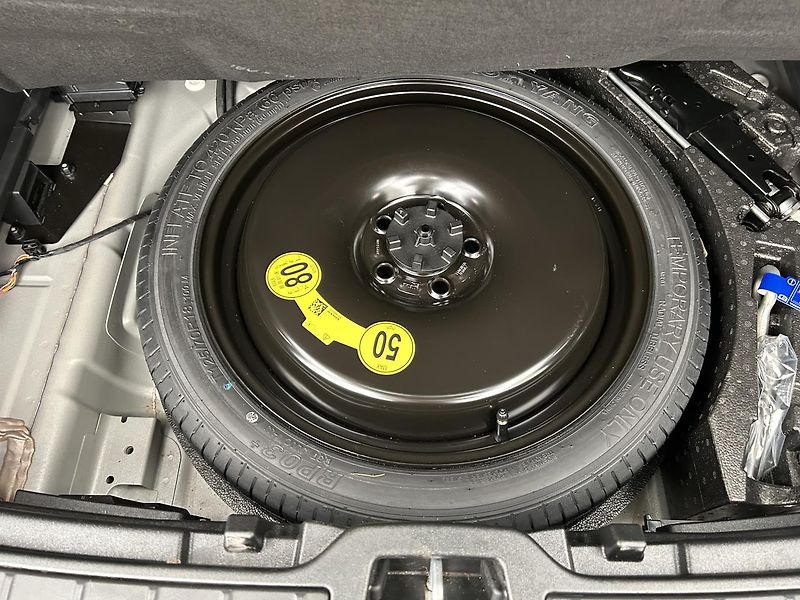 Volvo XC40 2.0 B4 4x4 PLUS - fotka 15 z 30