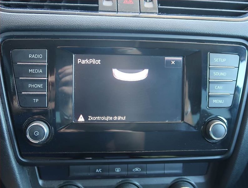 Škoda Octavia (2013) 1.4 TSI, Xenony, Tempomat - fotka 16 z 18