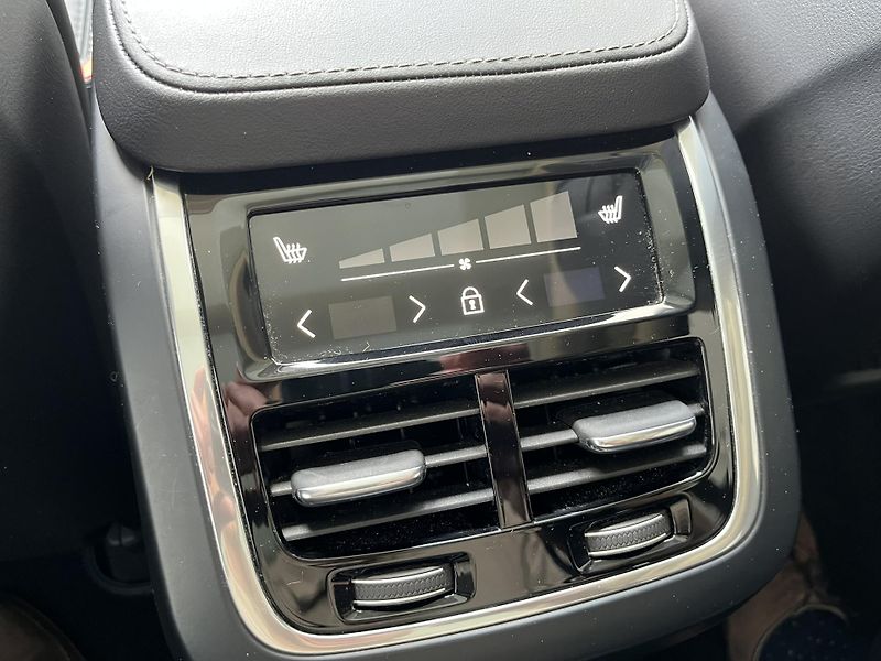 Volvo XC90 T8 AWD ULT B&W VENT VZDUCH 7M* - fotka 30 z 55