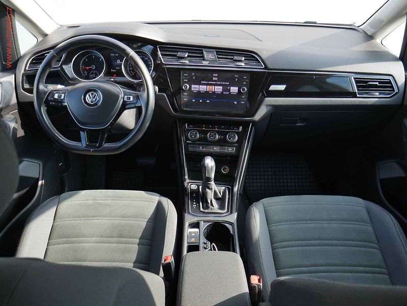 Volkswagen Touran (2019) 2.0TDi, DSG, navi - fotka 8 z 18