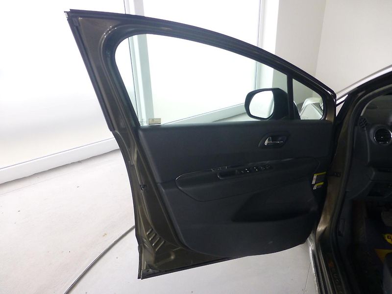 Peugeot 3008 (2012) 1,6i-115KW*PANORAMA*NAV*VYHŘ.S - fotka 10 z 27