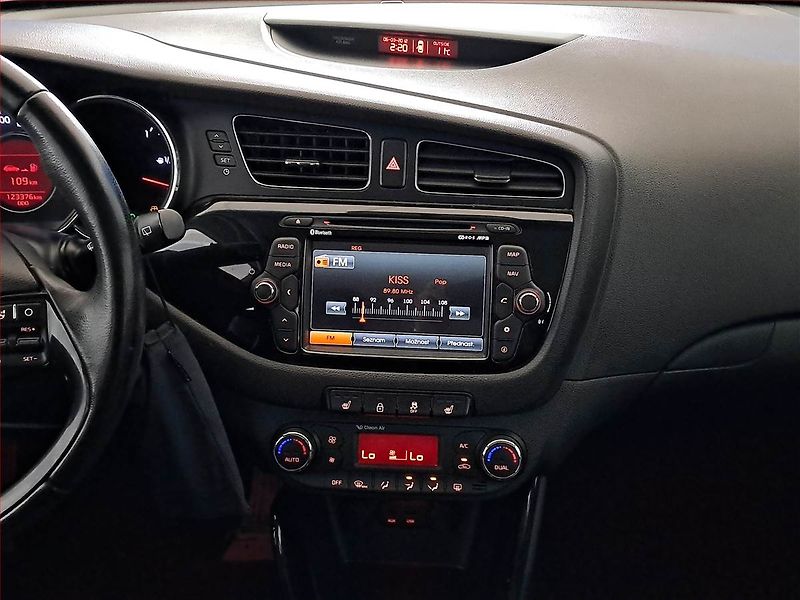Kia Ceed (2015) 1.6 GDI, Navi, Tempomat - fotka 12 z 20