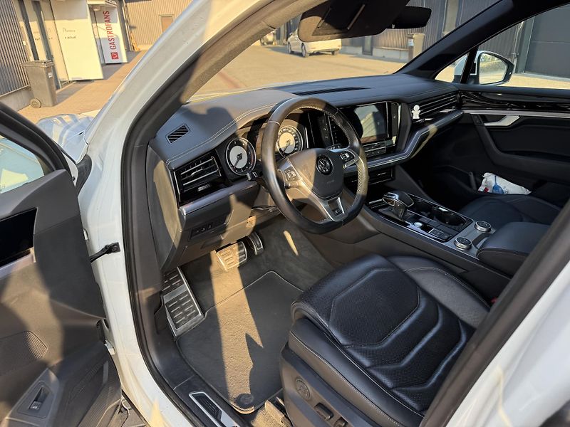 Volkswagen Touareg (2018) R-LINE V6 3,0 TDI - fotka 7 z 13