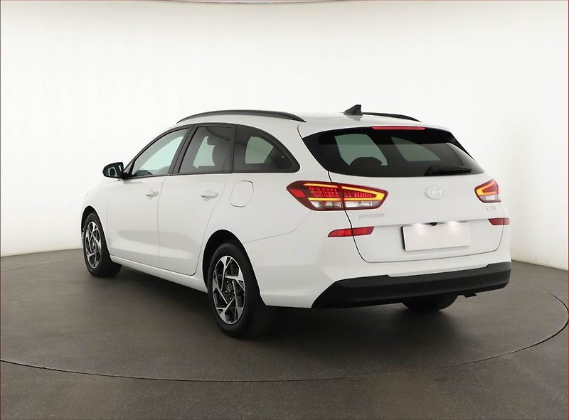 Hyundai i30 (2025) Family Smart 1.5 T-GDI MHEV 48 - fotka 4 z 20