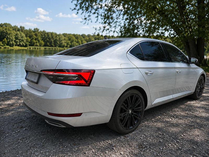 Škoda Superb L&K 2.0TSI 140kW ASIST ČR DPH - fotka 2 z 8