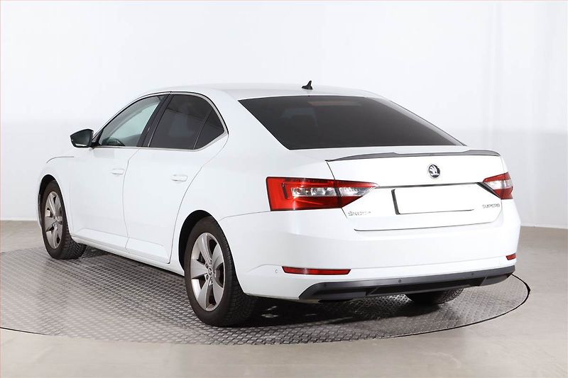 Škoda Superb (2015) 2.0 TDI, Automat, Bi-Xenony - fotka 4 z 20