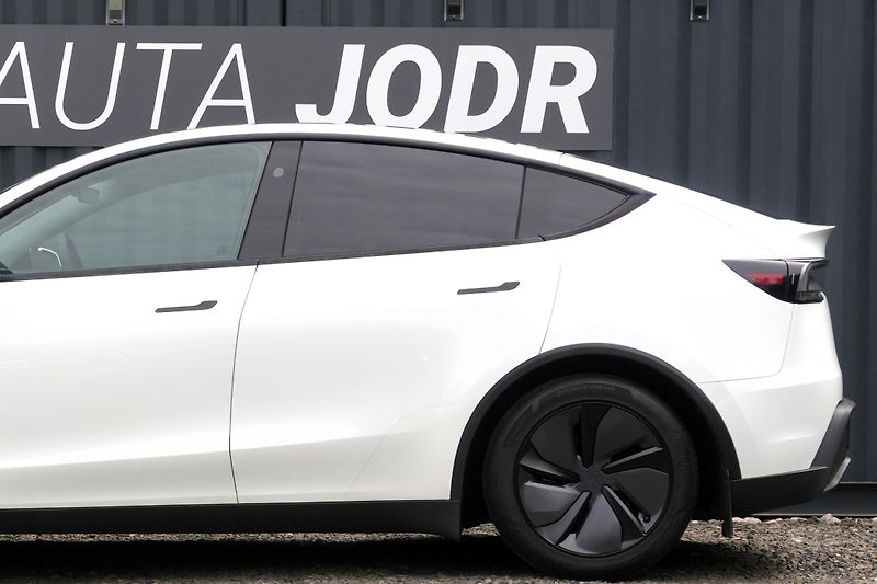 Tesla Model Y Long Range AWD, ČR, Tažné - fotka 3 z 39