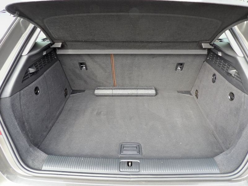 Audi A3 1.4TSI 110kW DSG Sline Xenon - fotka 22 z 34