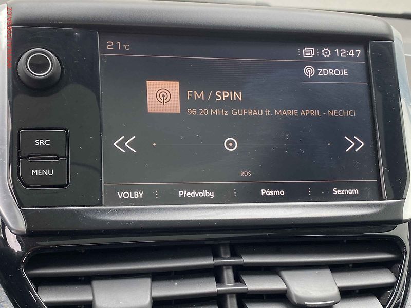 Peugeot 2008 (2018) 1.2 PT, Crossway, TZ, panor - fotka 17 z 18