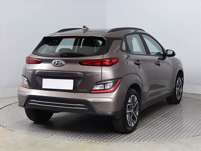 Hyundai Kona (2021) Smart Electric 39 kWh, SoH 92% - fotka 5 z 20