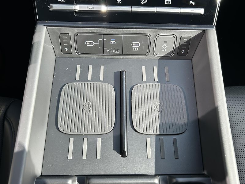 Hyundai Santa Fe 7S 1,6 T HEV 4X4 CALLIGRAPHY - fotka 41 z 44