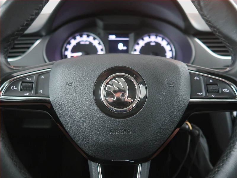 Škoda Octavia (2019) Ambition 1.6 TDI, Serv.kniha - fotka 15 z 19