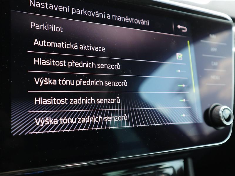 Škoda Superb 2,0 TDI DSG ACC DCC Kamera LED - fotka 29 z 58
