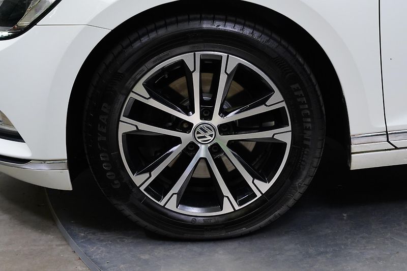 Volkswagen Passat - fotka 10 z 25