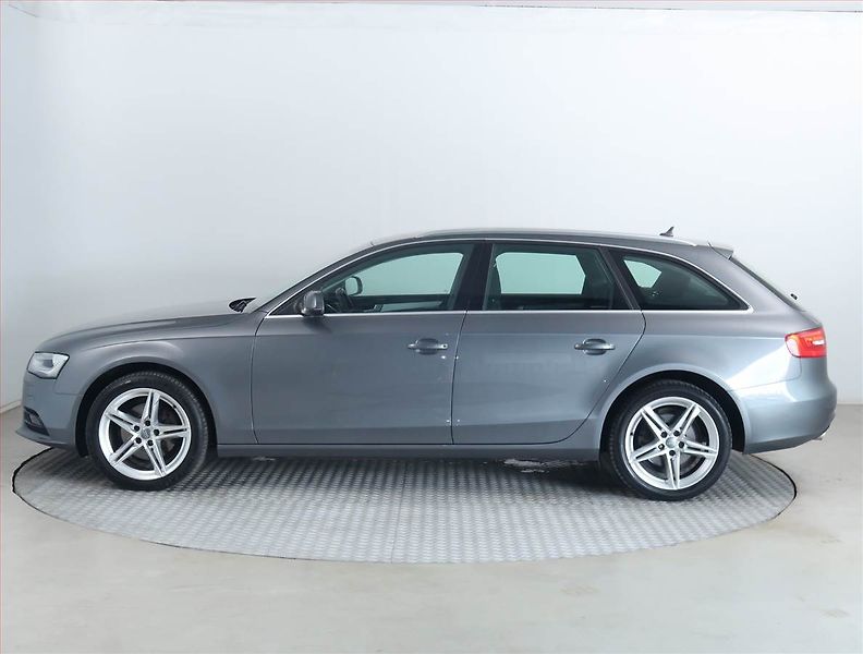 Audi A4 (2015) Sport 2.0 TDI, Navi, Bi-Xenony - fotka 3 z 18