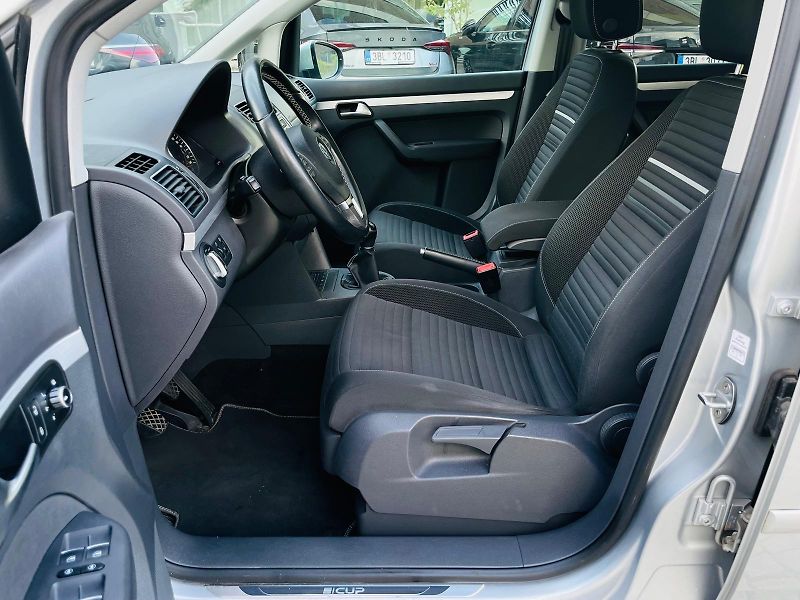 Volkswagen Touran 2.0TD MANUÁL 1MAJITEL SERVISKA - fotka 31 z 49