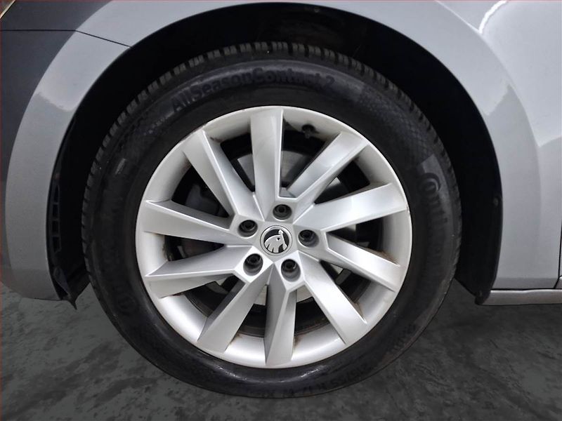 Škoda Superb (2018) 2.0 TDI, Automat, Navi - fotka 15 z 24