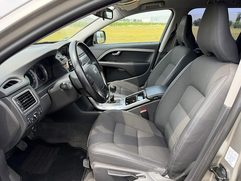 Volvo XC70 2.4 D4 4X4 MANUAL SERVISKA - fotka 9 z 45