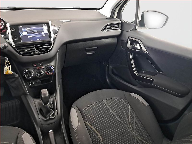 Peugeot 208 (2015) Active 1.4 HDI, Tempomat - fotka 8 z 16