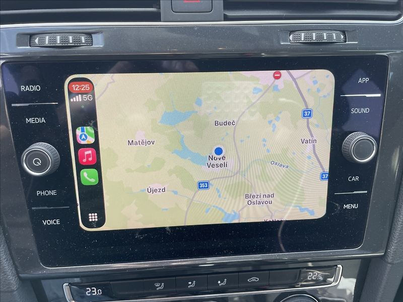 Volkswagen Golf 2,0 TDi 110kw DSG LED Radar po - fotka 18 z 39