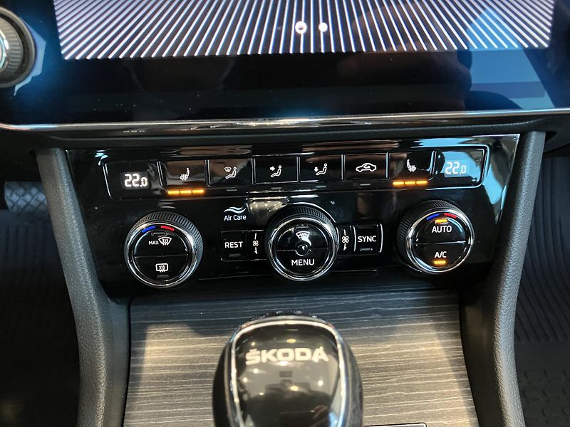 Škoda Superb  2.0 TDI 110kW Style DSG AT7 - fotka 36 z 38